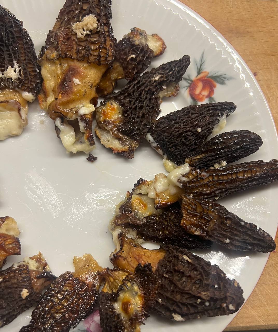 Пълнена смръчкула с нежен бешамел